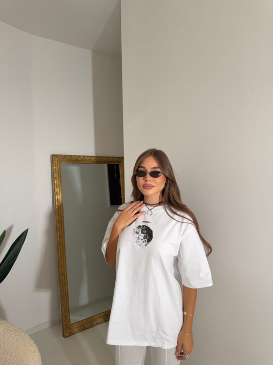 T-shirt moon con chocker bianca
