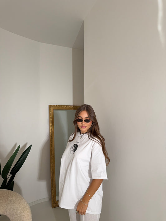 T-shirt moon con chocker bianca